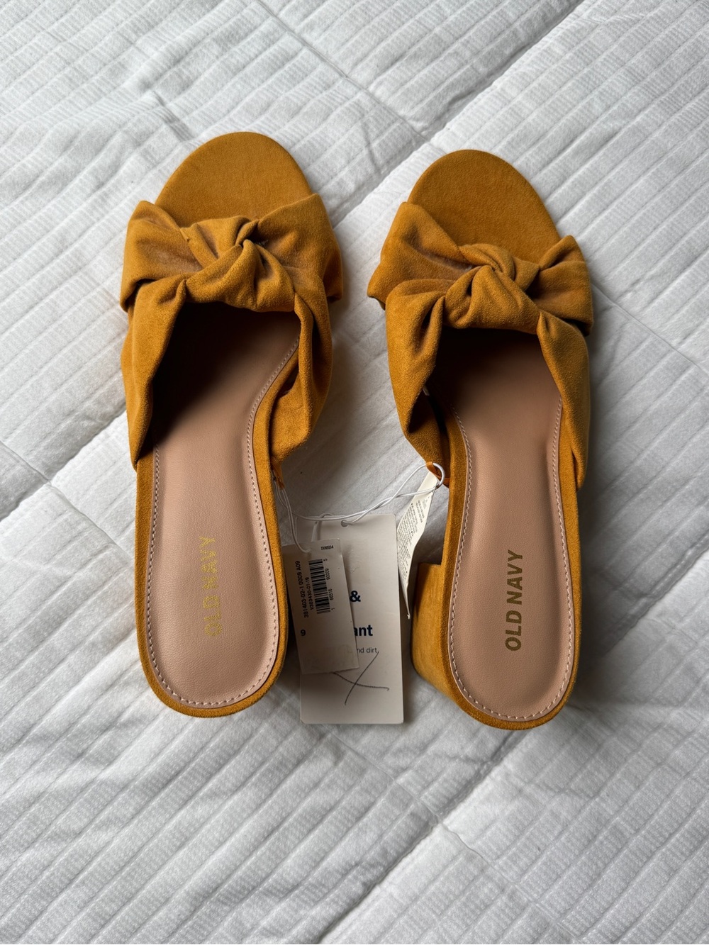 Old Navy boho chic mustard yellow suede block heels size 9